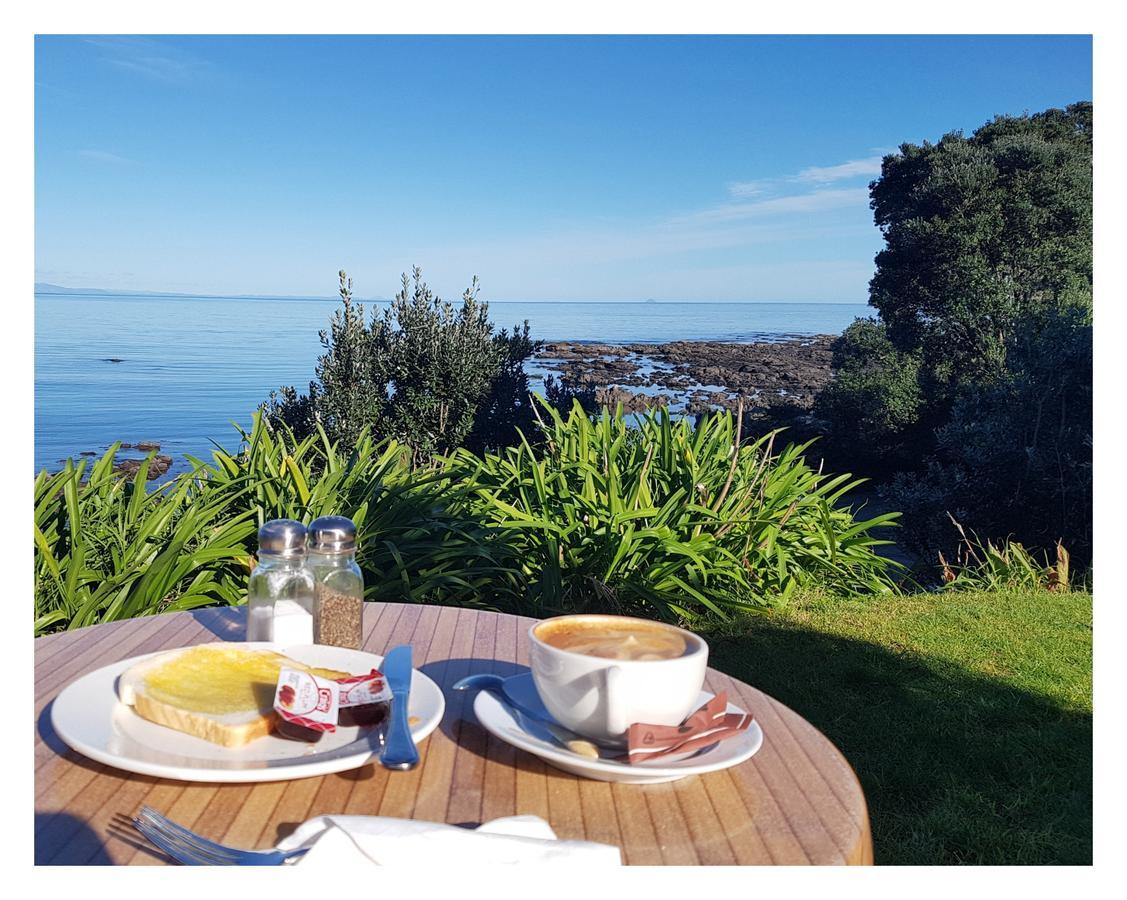 Te Kaha Beach Hotel Exterior photo