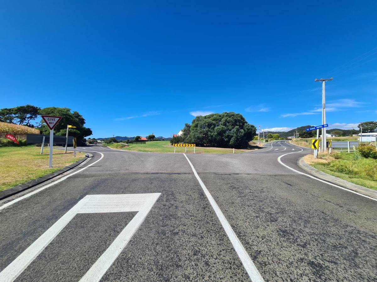 Te Kaha Beach Hotel Exterior photo